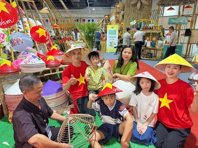 2-Day Hanoi Craft Villages Bicycle Tour